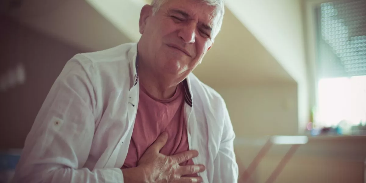 What Are the Warning Signs of a Heart Attack and How Should I Respond?